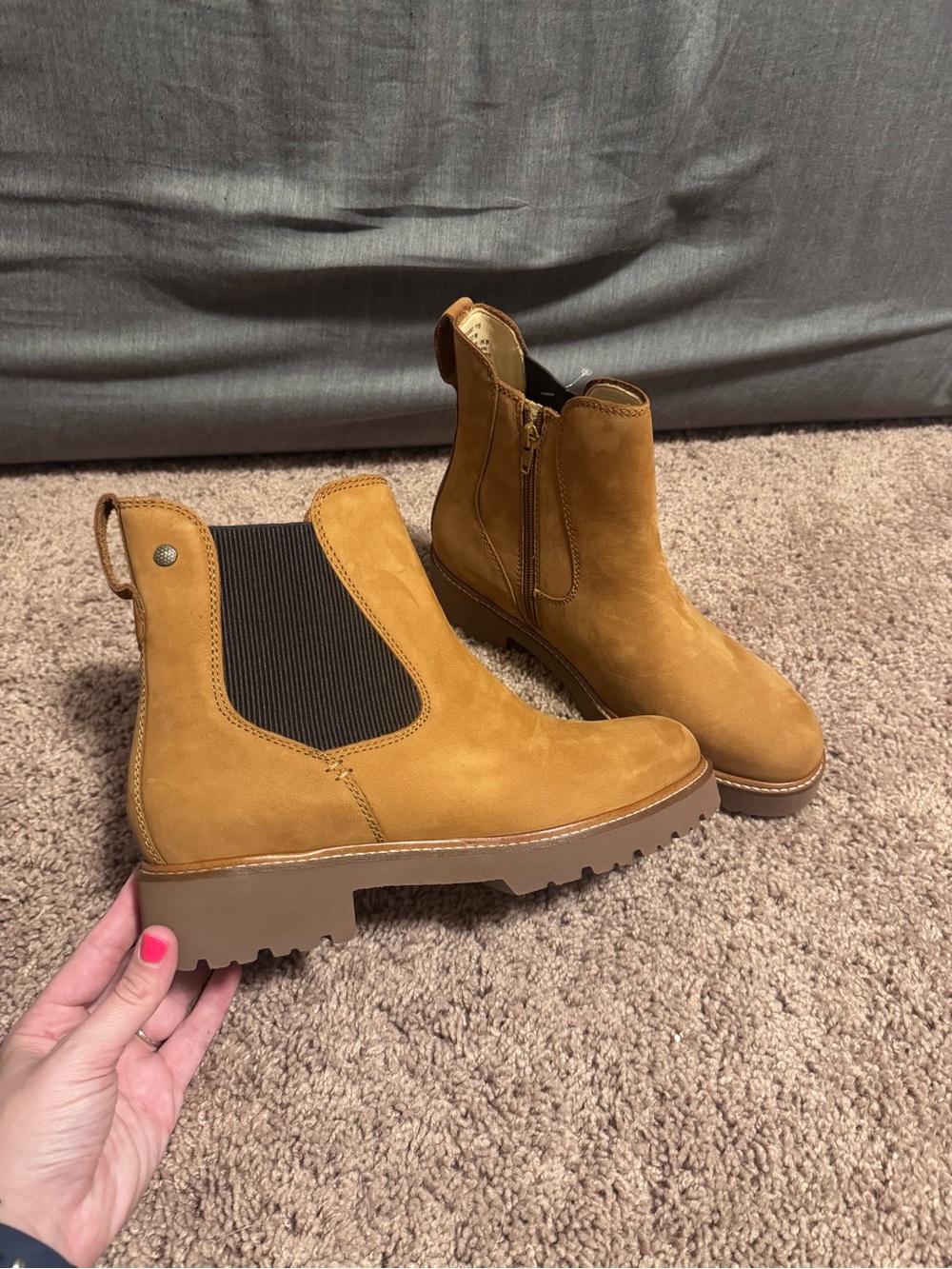 Samuel Hubbard Women's Chelsea Lug Ankle Boots in Camel